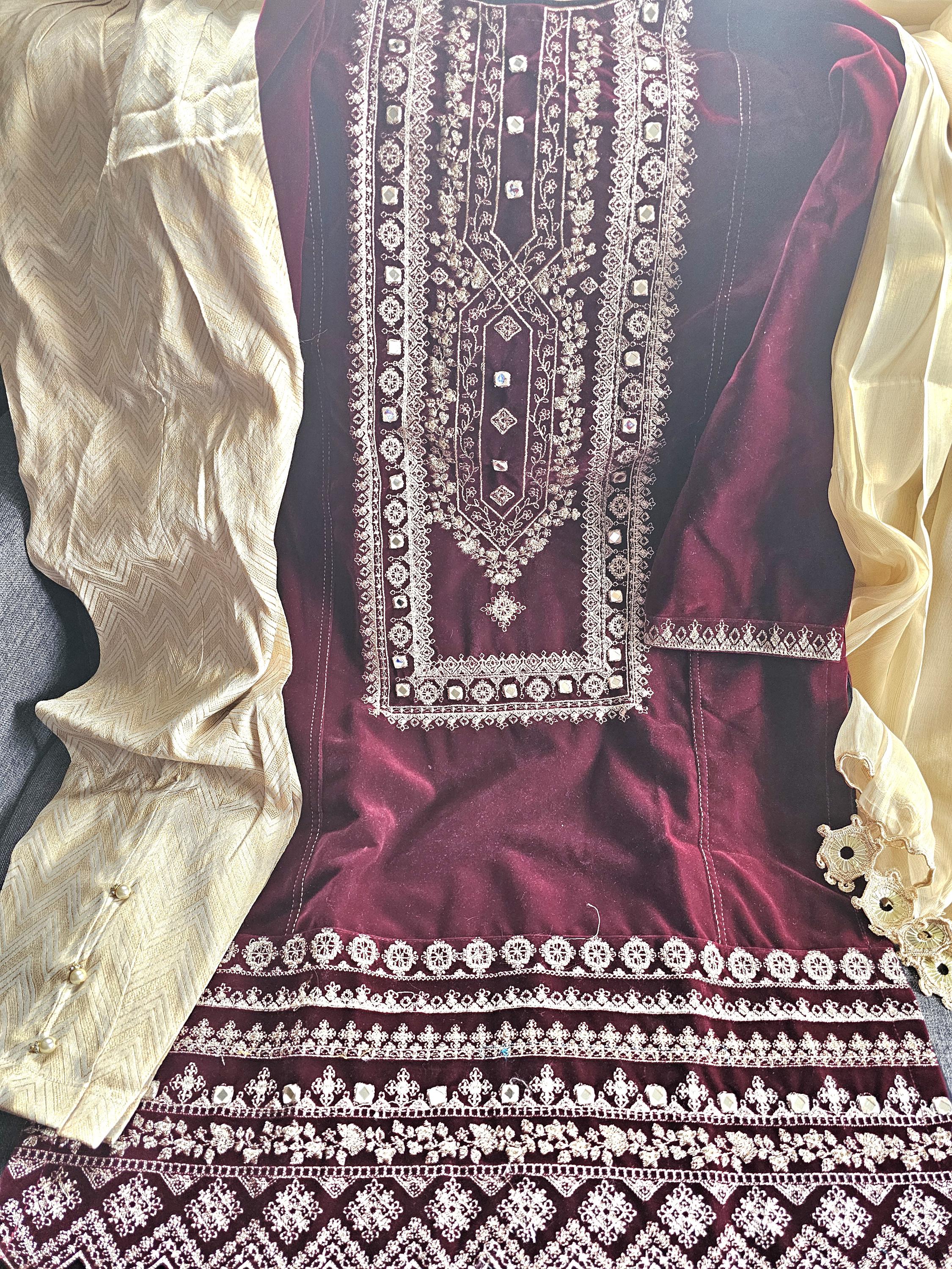 New Velvet Stitched 3pc Dress for Wedding Partywear Pakistani Branded Designer Dress Salwar Kameez Suit for Winter Wear